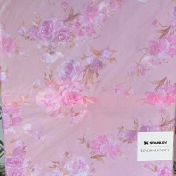 Stanley x LoveShackFancy 20oz Quencher - Picture 5 of 9